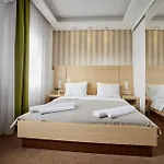 Laurus Airport Tuzla モーテル 3*