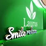 Laurus Airport Tuzla モーテル 3*