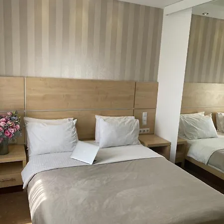 Motell Laurus Airport Tuzla 3*