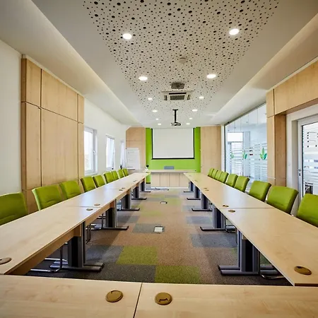 Laurus Airport Tuzla 3*