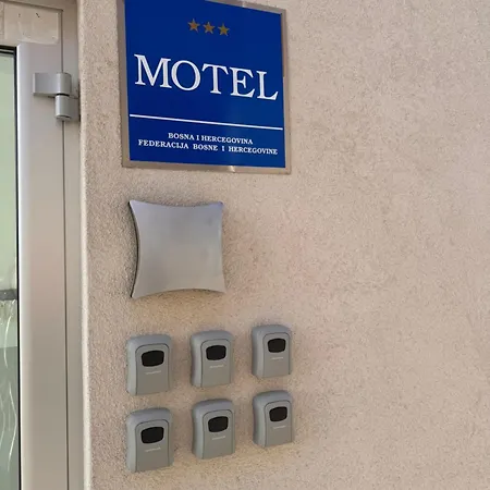 Motel Laurus Airport Tuzla 3*