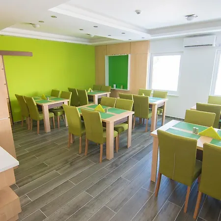 Hotel Laurus Near Tuzla Airport 3* Zivinice