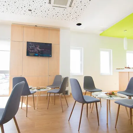 Motell Laurus Airport Tuzla 3*