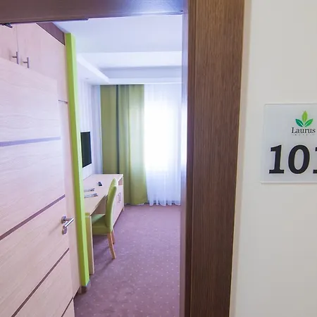 Motell Laurus Airport Tuzla 3*